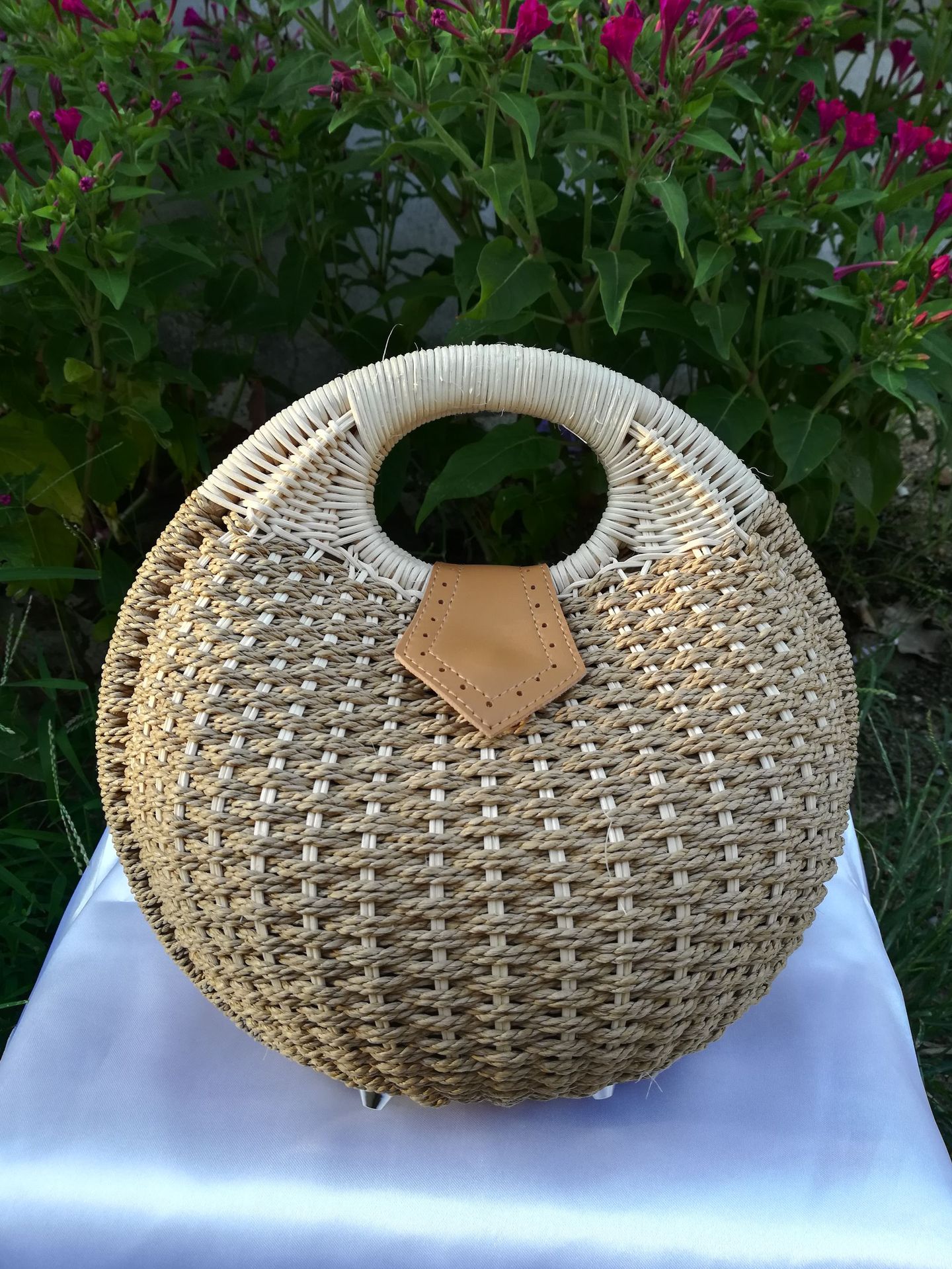 Bolso de mimbre hecho a mano para mujer, En forma de concha de mano de mimbre bohemio Bali, de , para verano: Khaki