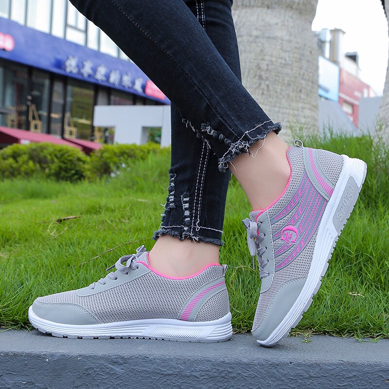 Reticulated Breathable Women Casual Shoes Lightweight Sneakers Spring and Autumn Women Sneakers Lace Up Flat Shoes