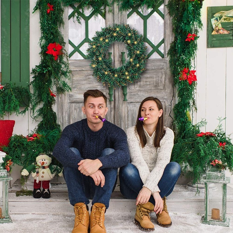 Kunstig julekrans med julegran til hoveddørsdekoration og julefest