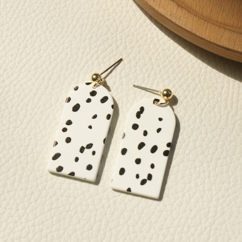 Koreaanse Acryl Geometrische Onregelmatige Dangle Oorbellen Voor Vrouwen Meisjes Leuke Zoete Zwart Wit Party Mode-sieraden