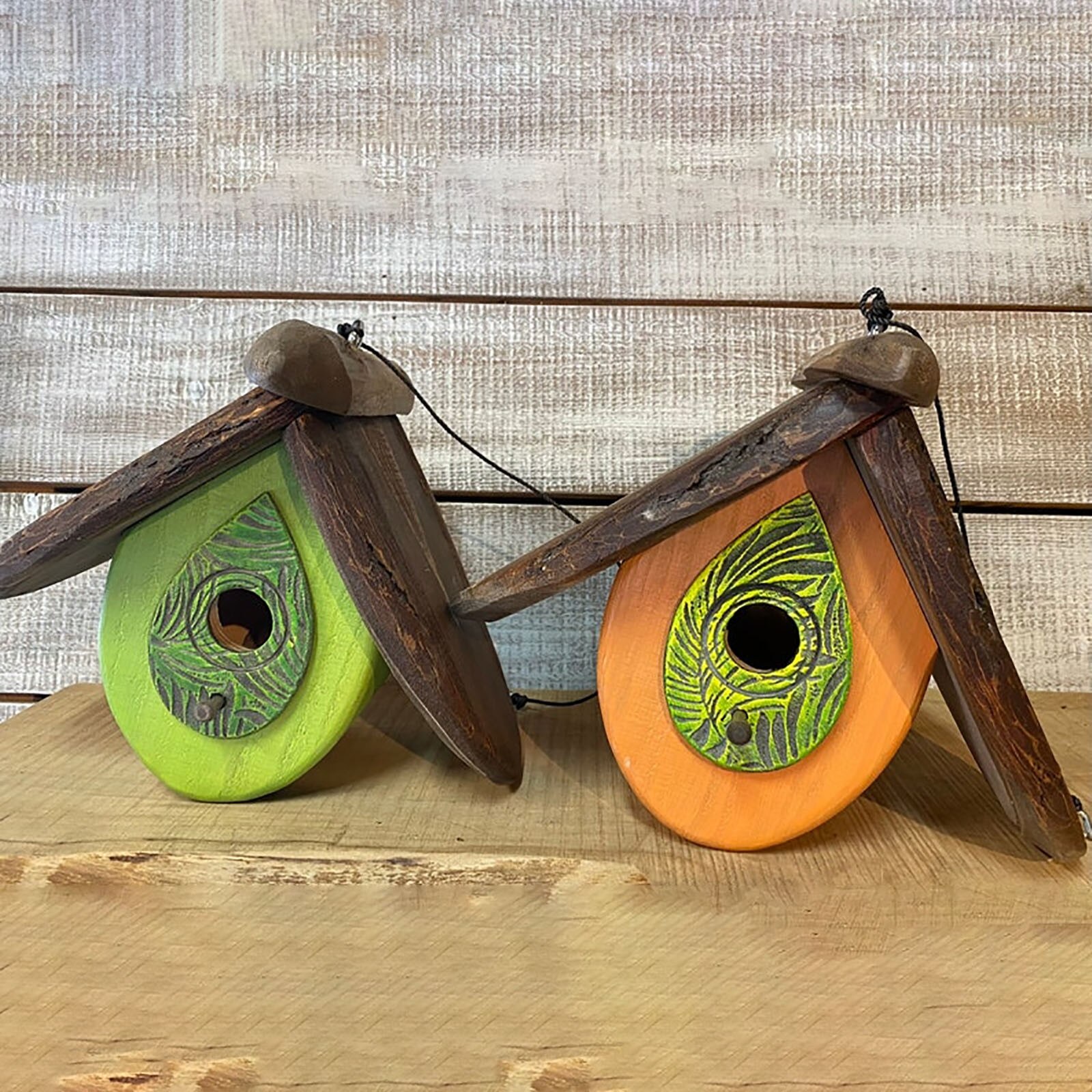 Hanging Wooden Bird Feeder Hand Carved Wooden Birdhouse Outdoor Bird Feeder Spring Decoration Garden Feeding Pet Supplies