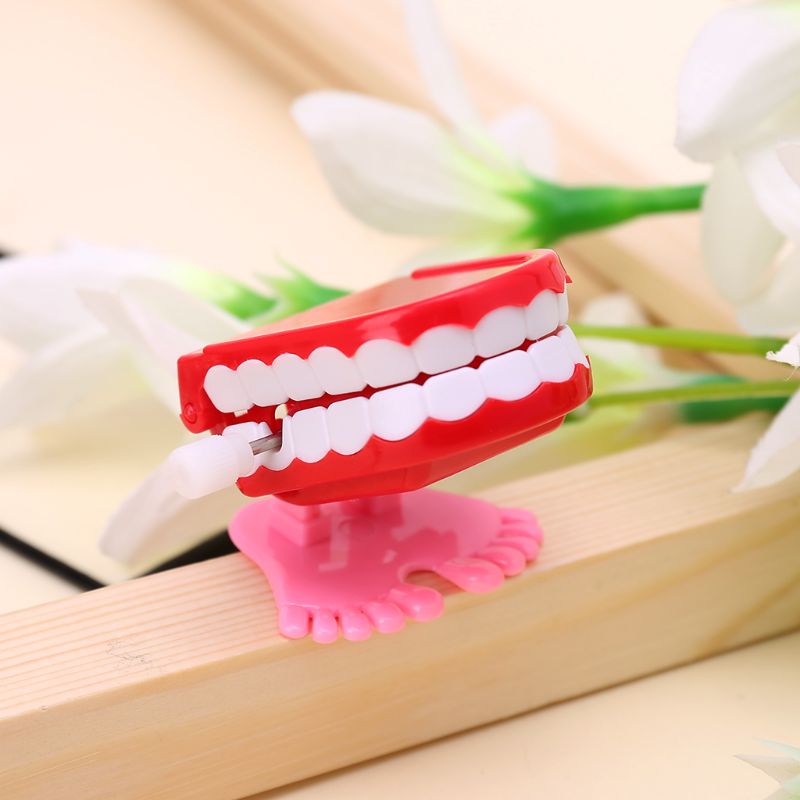 Novità scherzo Giocattoli di Movimento A Orologeria Salto Protesi Del Capretto Giocattoli Educativi Dentista desktop di Decorazione Regali Di Natale