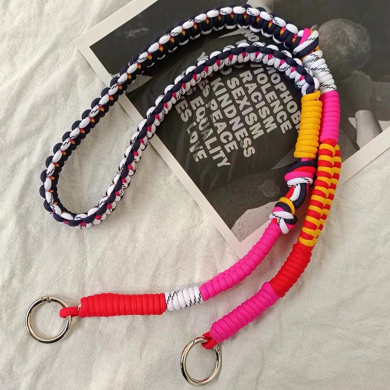 Pasek do torby Kontrastowe paski kolorów Metalowy brelok do kluczy Zaawansowana ręcznie robiona niestandardowa smycz Pasek premium do torebek Akcesoria