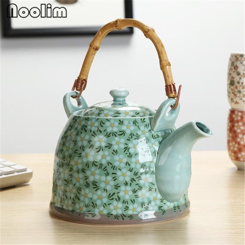 Théière en céramique chinoise traditionnelle peinte à la main, porcelaine bleue et blanche, théière haute température, bouilloire Kung Fu, ornements