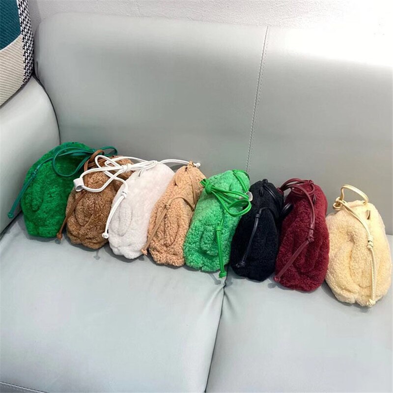 Damen-umhängetasche aus wolle, leder und #39 – herbst und winter, hochwertig, exklusiv, mit cloud-plüsch-design