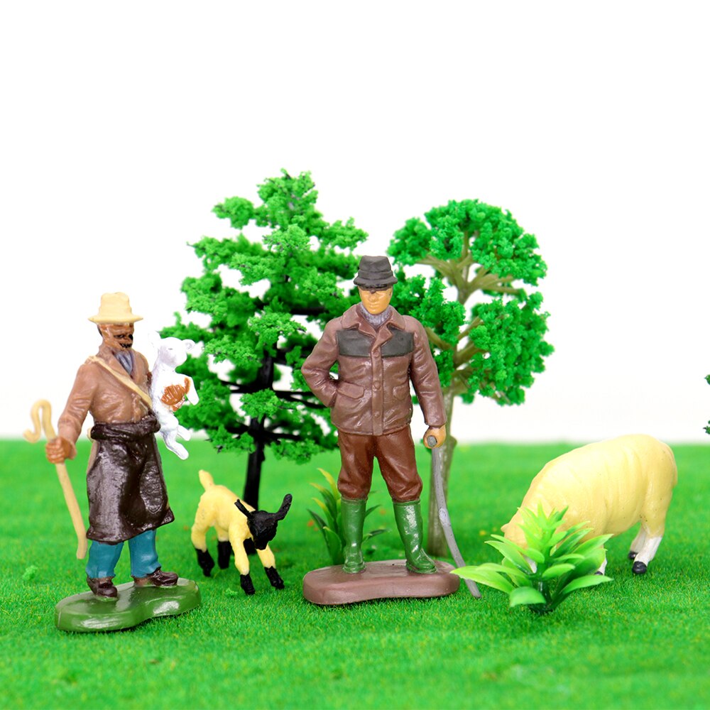 1:32 Model Farm Characters Series Villain 4-people Suit Resin Miniature Sand Table Display For Diorama