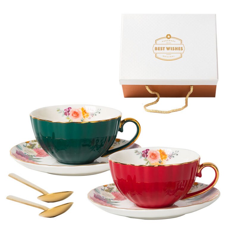 Wourmth-Juego de tazas y platillos de café de lujo europeo, tazas de té de flores Retro con borde dorado, cerámica, de boda para parejas