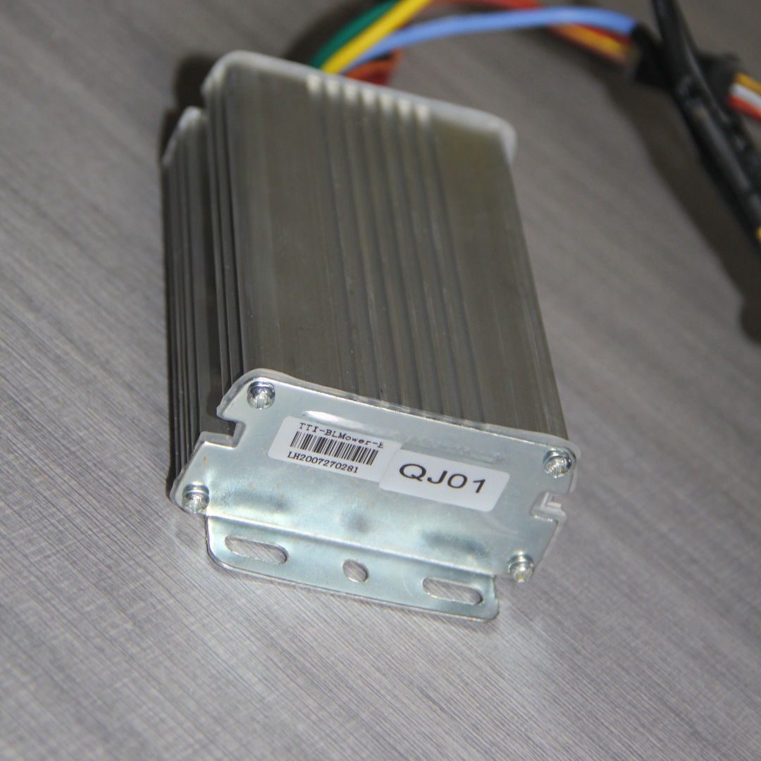 Electric lawn mower motor controller