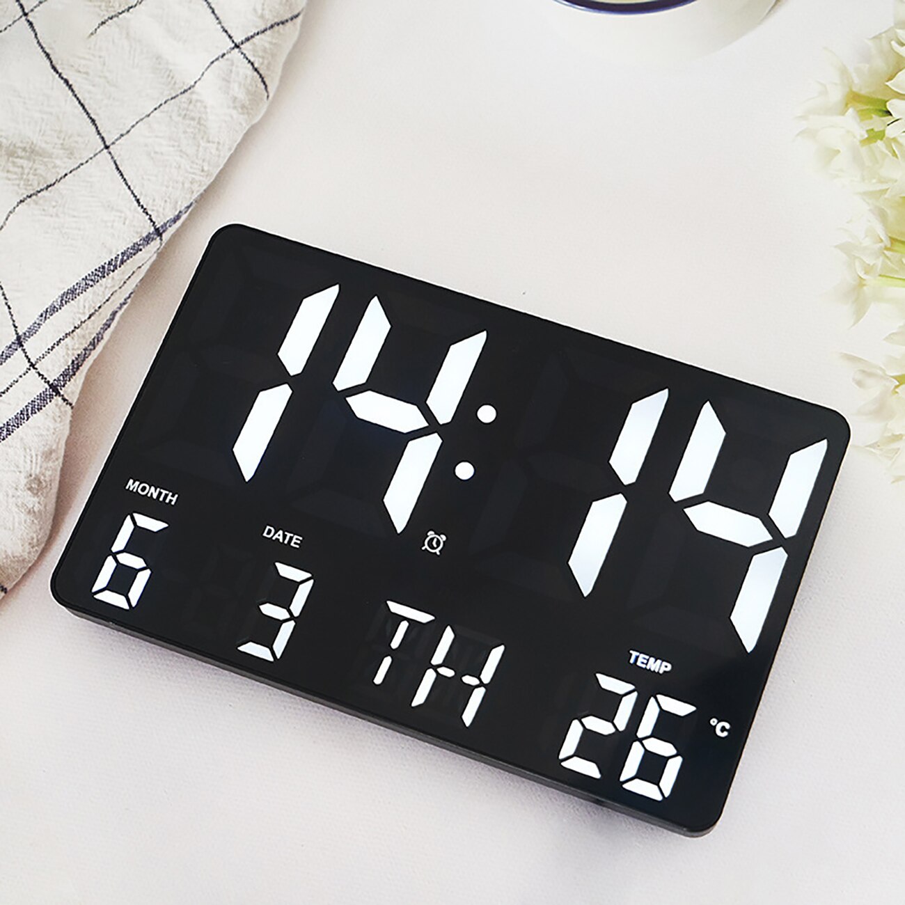 LED Digital Wall Clock Large Screen Electronic Clock Simple Living Room Multiple Alarm Clocks Wall Clock with Remote Control: Black background A