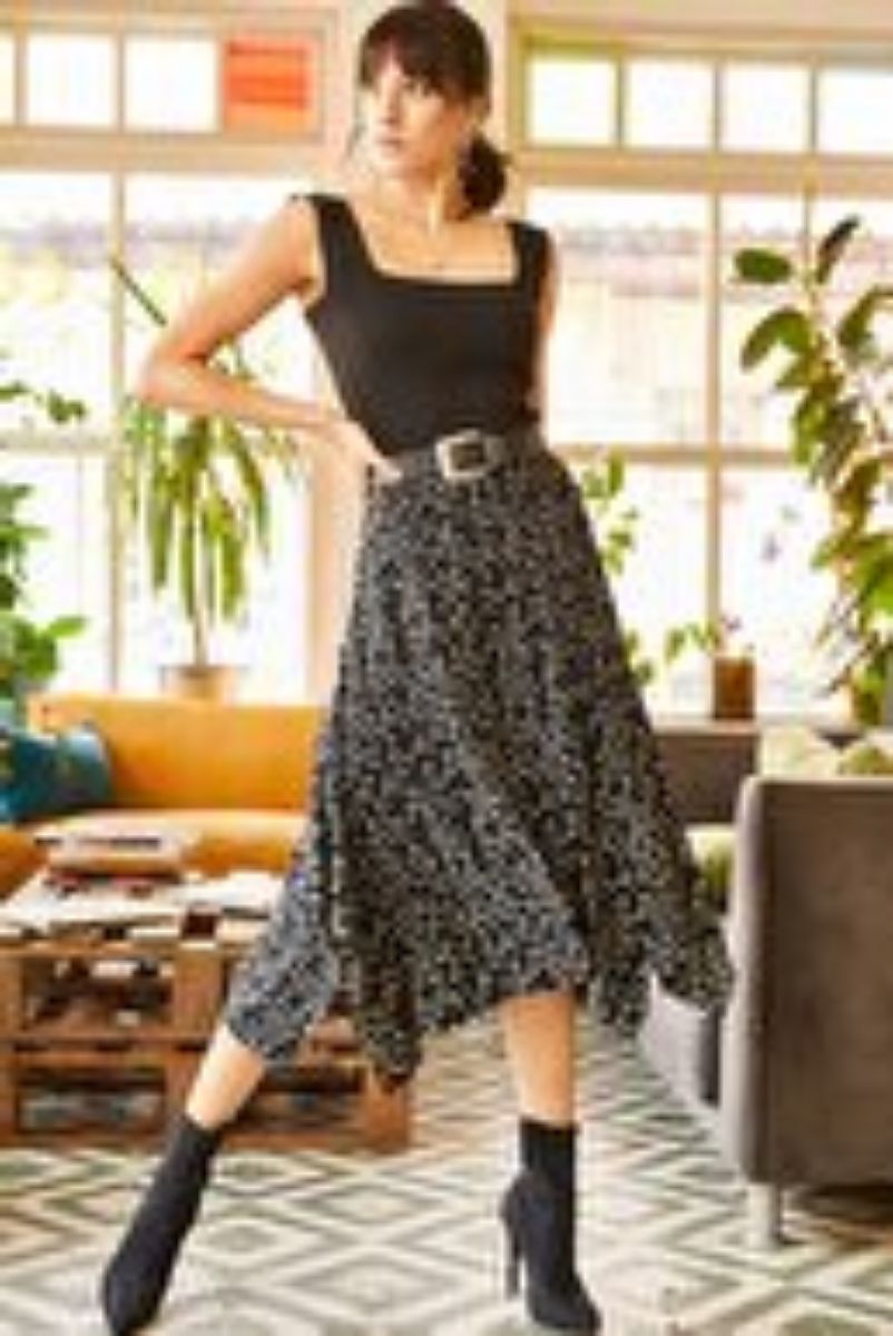 Women&#39;s Black Asymmetrical Pattern Skirt