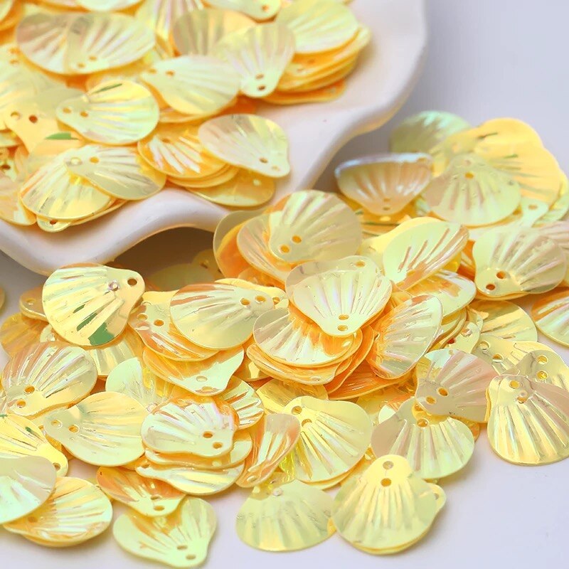 300pcs/Lot 13mm Gold Undertone Shell shape Loose Sequins Wedding confetti DIY Sewing Material Party decoration Accessories