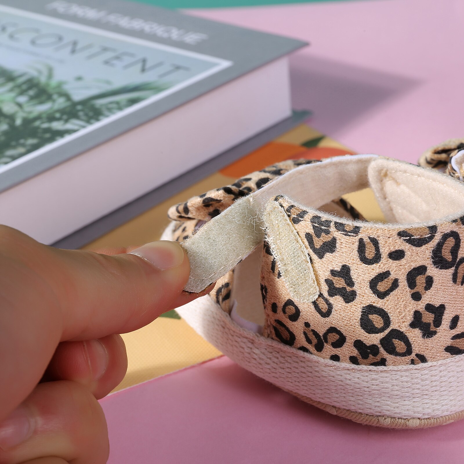 Scarpe da bambina per bambini sandali piatti per bambini sandali suola in gomma morbida antiscivolo estate Hollow Bow presepe First Walker Shoes