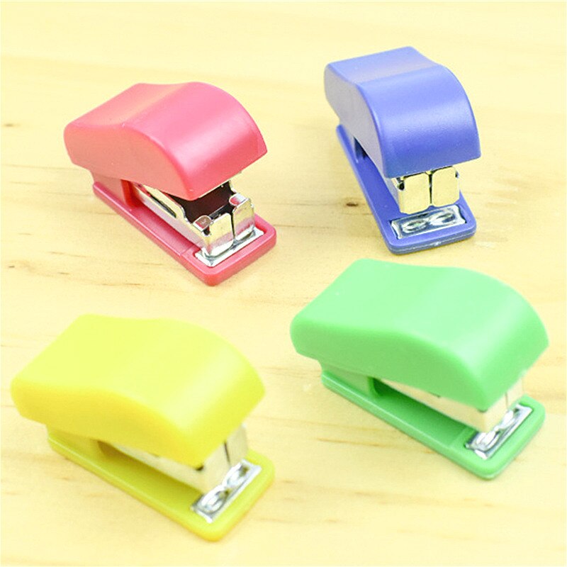 Metal holdbar kawaii mini lille hæftemaskine nyttig mini hæftemaskine hæftesæt kontorindbinding papirvarer