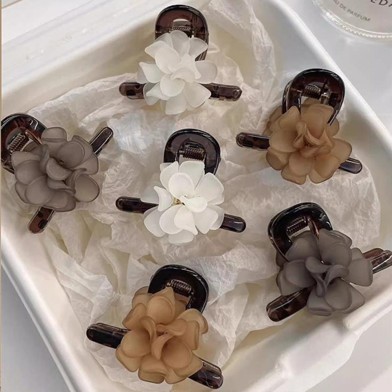 Pinza de pelo de plástico pequeña de 4,5 cm con flor de Camelia para mujer, pinzas para el pelo de Vintage, herramienta de estilismo con abrazadera de cangrejo, accesorios para niñas, 1 ud.