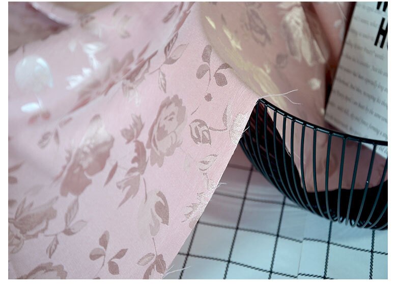 China tela de satén de poliéster jacquard tela para coser vestido de noche de boda de diy ropa lolita