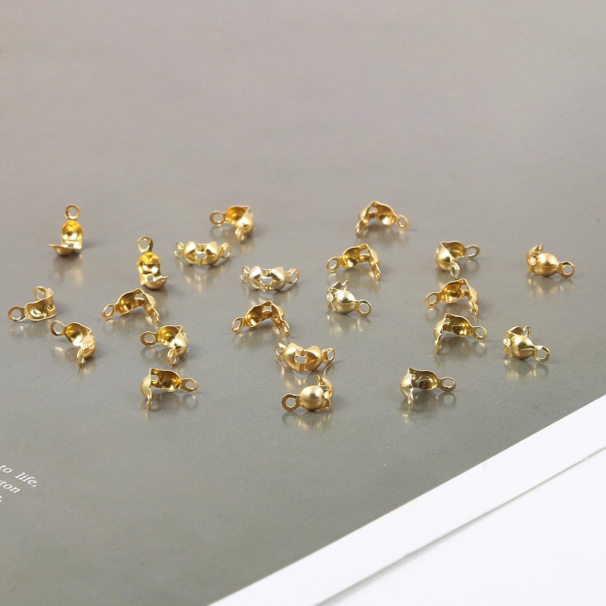 100 piezas de cubiertas de nudo de punta de cuentas, cubiertas de nudo plegables de concha de sujeción, cubiertas de nudo de punta de cuentas abiertas para fabricación de joyas, artesanías: Gold