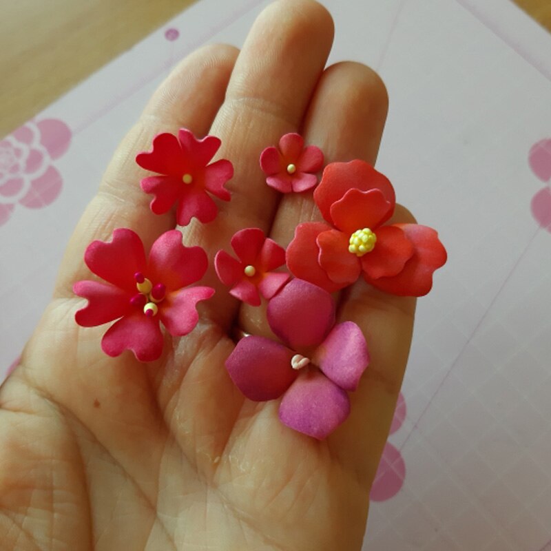 Små overlappede blomster metal skæreforme små søde blomster udstanset til kortfremstilling gør-det-selv-indretning prægede kunsthåndværkskort