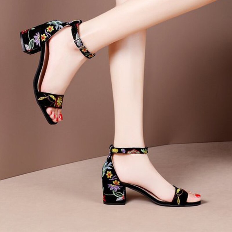 Sandales d'été pour femmes, chaussures brodées à talons carrés, bout ouvert, talon de 5cm, antidérapantes