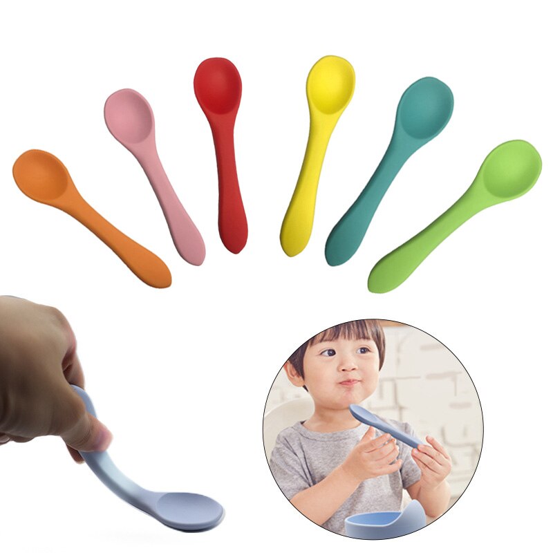 Cuchara de silicona suave para bebé, vajilla de Color rojo y azul sólido para niño, herramientas de alimentación de alimentos para niños pequeños, cubertería infantil