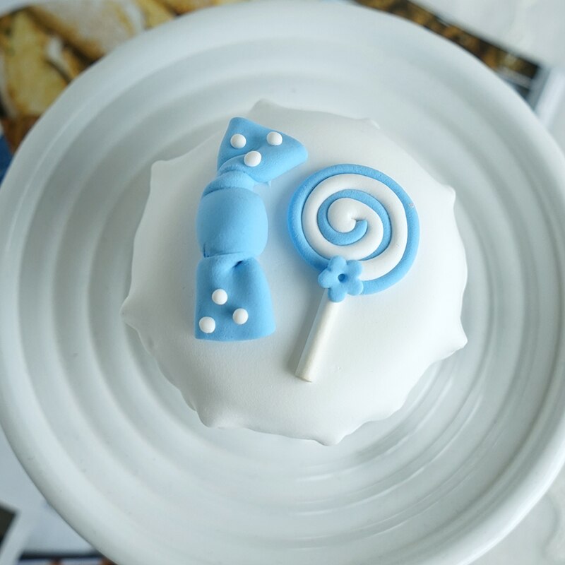 Fondo de simulación de fondant pastel azul cielo cupcake adorno de de cumpleaños para niños