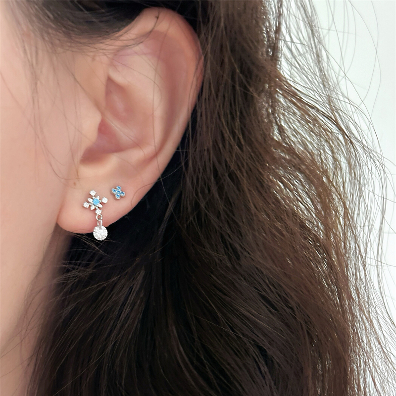 1 stücke glänzend Kreuz Blau Zirkon 316L Edelstahl Ohr Knochen Nagel Y2K Silber Farbe Ohrring für Frauen Cochlea zubehör