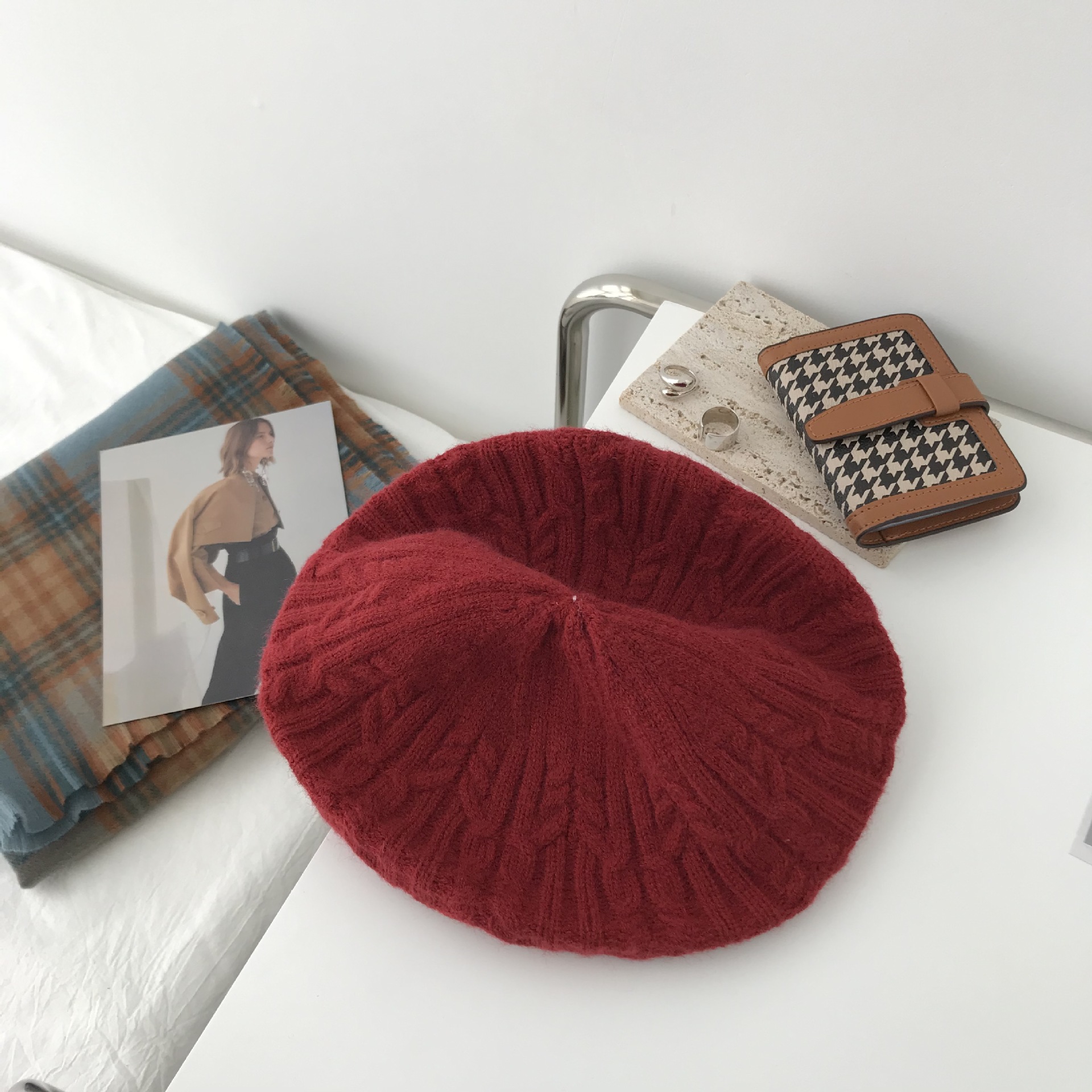 Autumn and Winter Red Beret Female Korean Version Ins Painter Hat Literary Retro Outdoor Warm Hat: wine-red