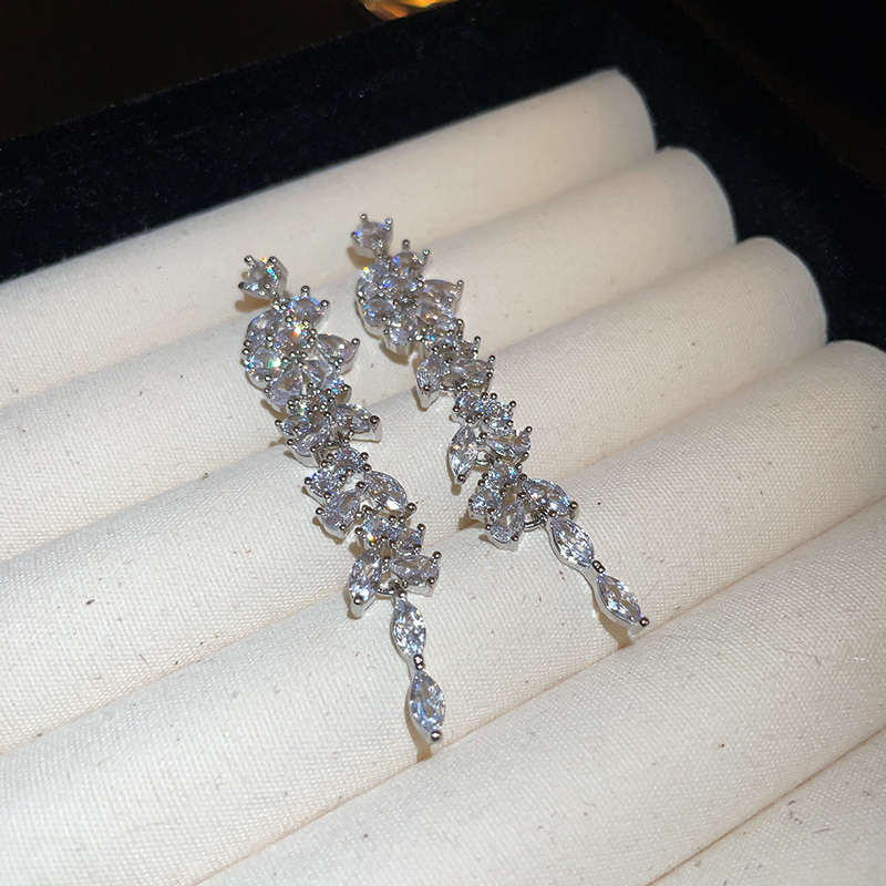 Prachtige oorbellen met blaadjesmotief voor vrouwen, glanzende oorbellen met ingelegde strass-steentjes, schitterende kwastjesoorbellen, bruidssieraden