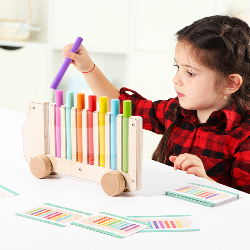 Farbsortierspiel aus Holz, Spielzeug in Busform zum Einsetzen mehrfarbiger Stäbchen, beweglicher Wagen mit 20 Karten, Farbkognitionsspielzeug