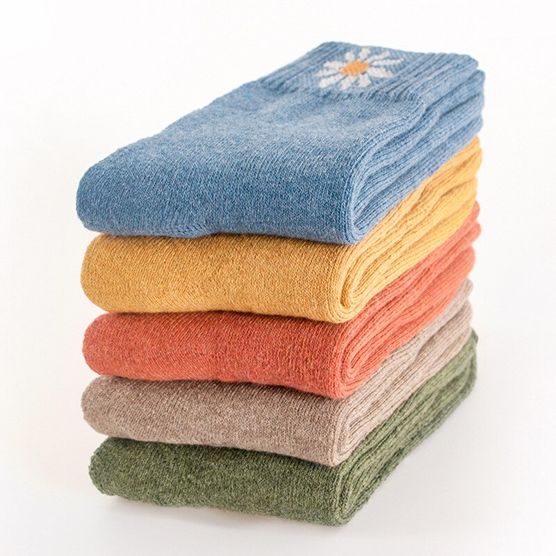 5 stuks/partij winterbadstof katoenen mix dikke warme sokken dames heren effen kleur bloemen hondenprint ademend casual crew sokken: Een bloem