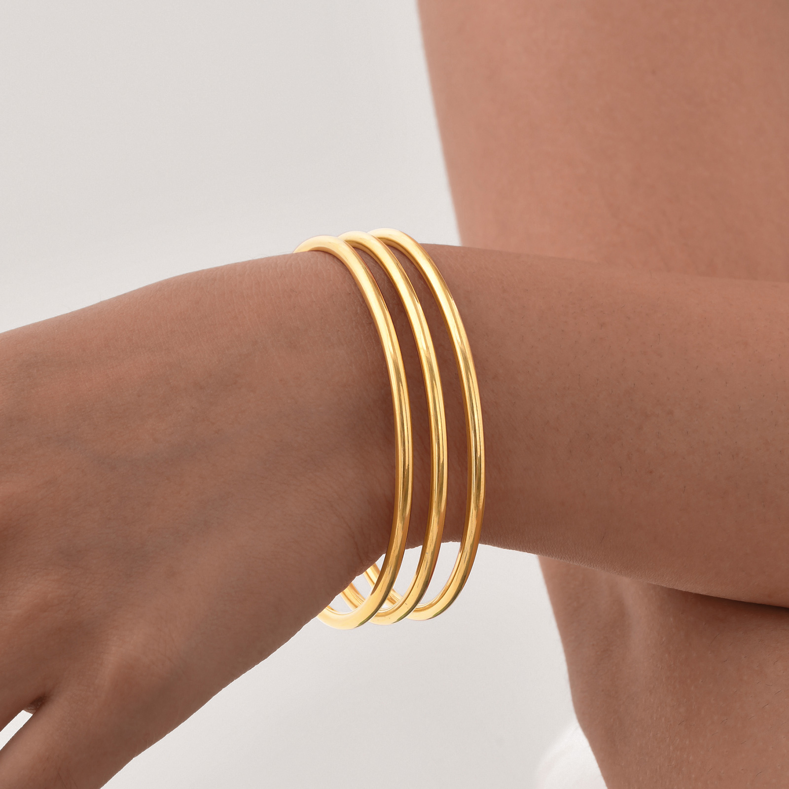 Brazalete de acero inoxidable de Color dorado para mujer, pulsera de joyería , brazalete liso, pulsera apilable, para chicas jóvenes