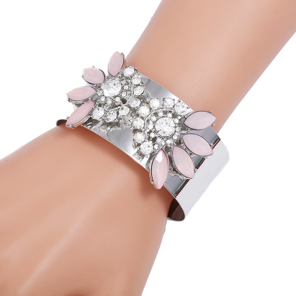 Europa En Te Herstellen Oude Manieren Gladde Metalen Opening Brede Armband Set Shan Zuan Paard Oog Bloem Armband