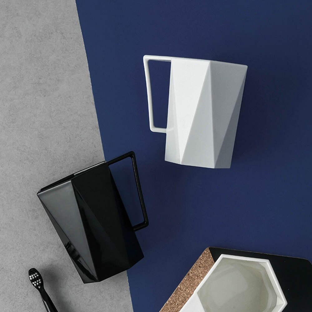 Novelty Solid Color Geometry Bathroom Toothbrush Cup Milk Mug Handgrip Tea Cup Reusable Plastic Caneca Tumbler Taza Drinkware