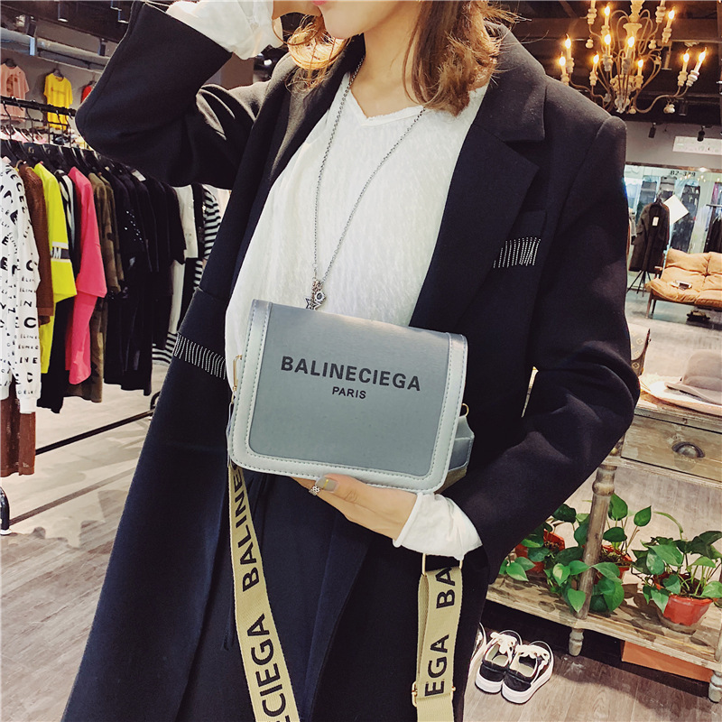 Women shoulder bag Wide Strap Shoulder Ladies Handbags Portable Canvas Square Messenger Bags Versatile Crossbody Bag: GRAY