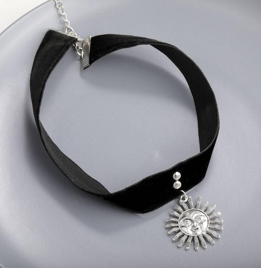 Vintage Vrouwen Gothic Leon De Mathilda Ketting Meisjes Zwarte Fluwelen Lint Retro Zon Vormige Choker Ketting