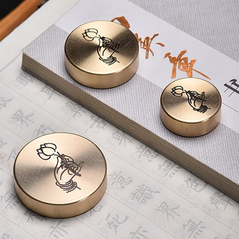 Brass Paperweights Round Metal Paperweight Painting Calligraphy Paper Pressing Prop Portable Pattern Rotating Paper Weights