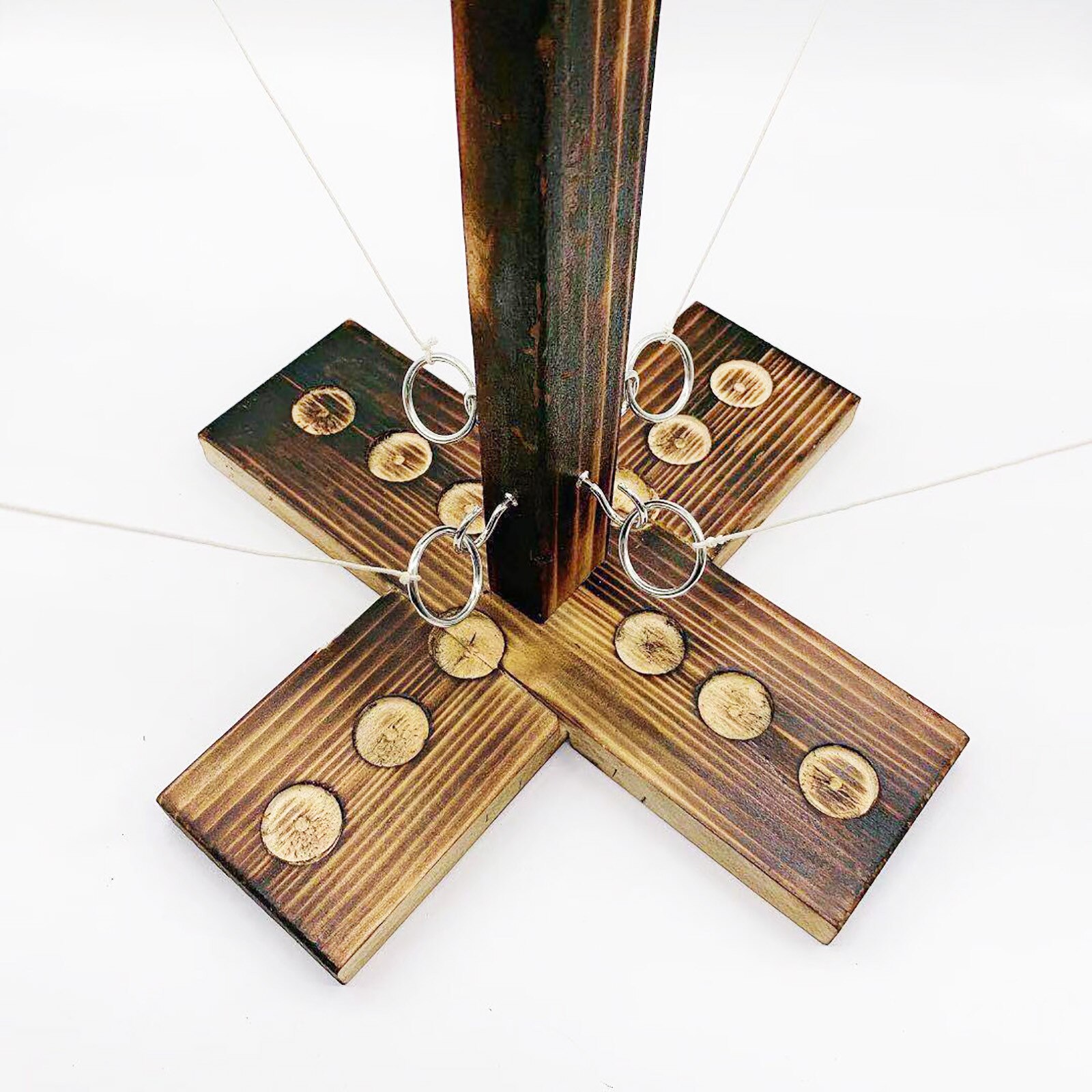 Ringwurfspiel für 4 spieler, interaktives spielzeug für partys, bars und zuhause. handgefertigte ringhaken aus holz.