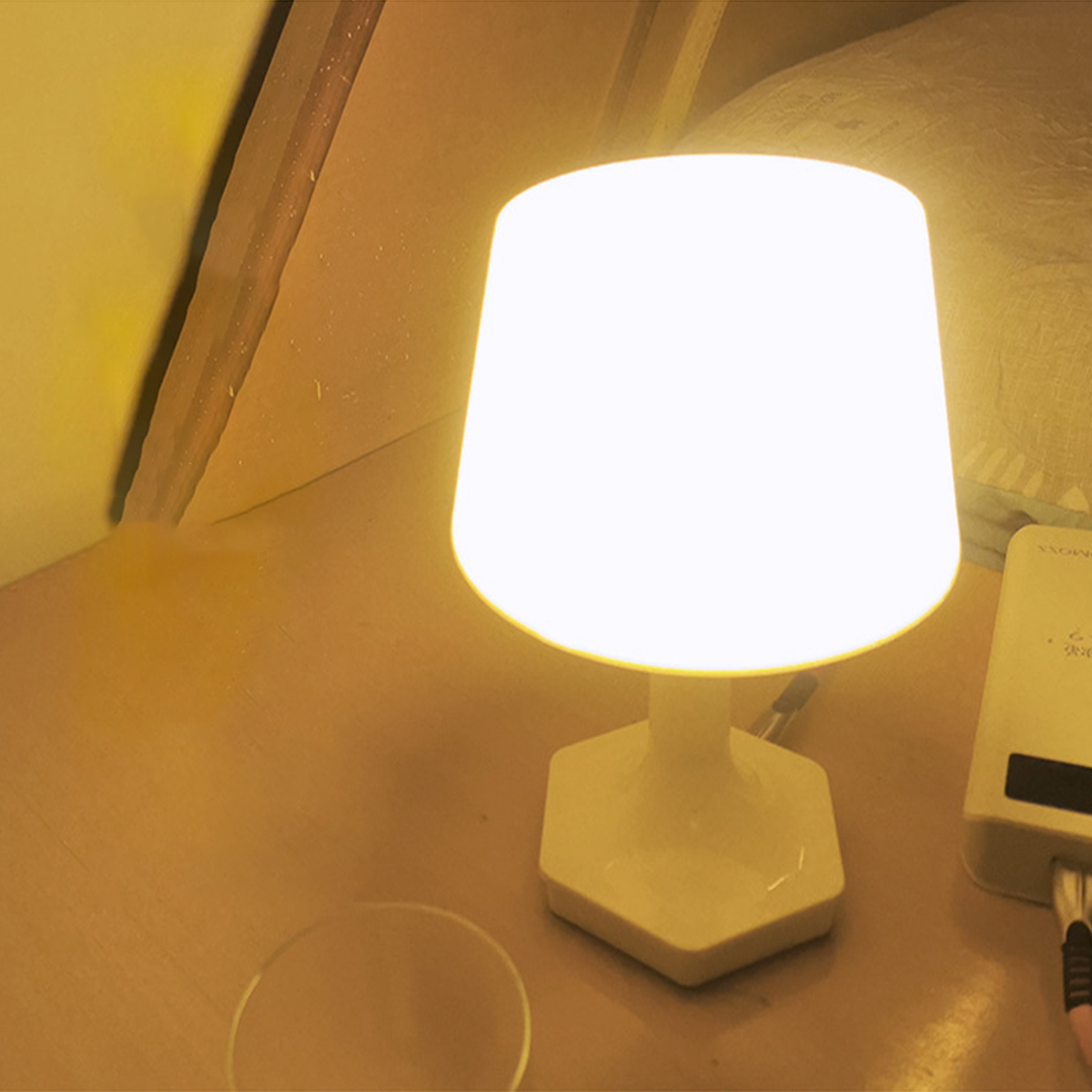 Eenvoudige Led Oplaadbare Tafellamp Twee Kleuren Switch Bed Usb Bureau Licht Oogzorg Voor Slaapkamer Leesdecoratie Nachtlampje