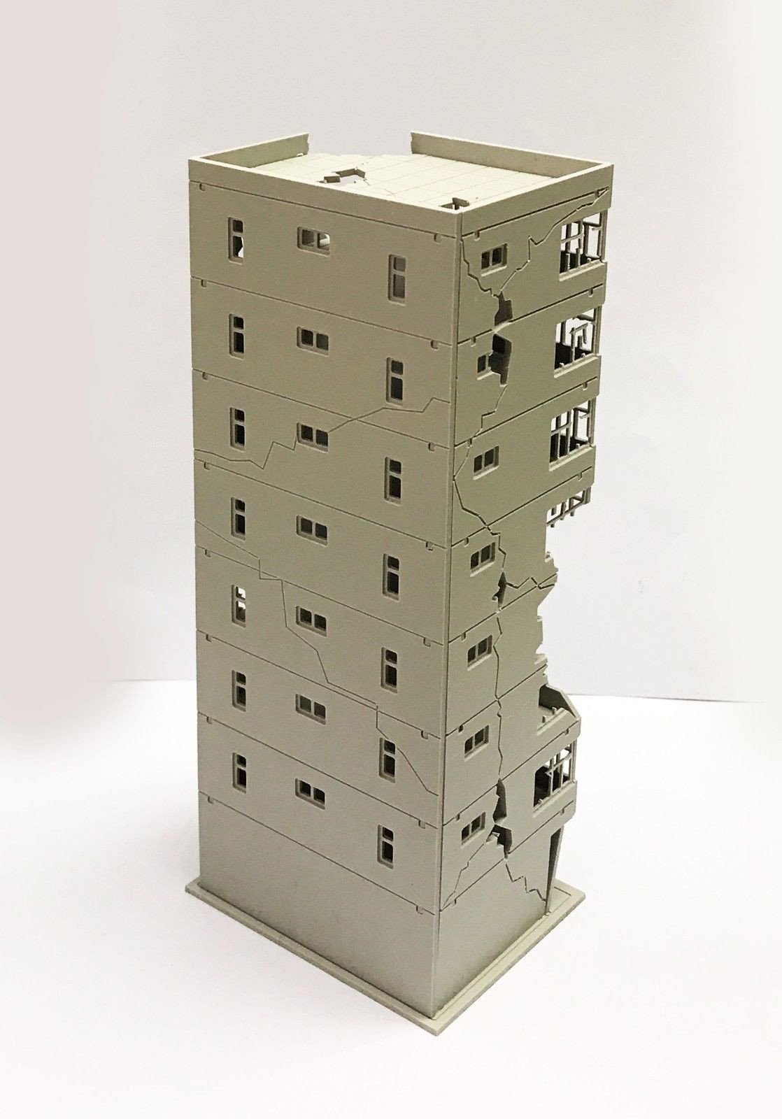 Outland Modellen Stad Ruïneren Building Verlaten Tall Kantoor N Schaal Railway Landschap