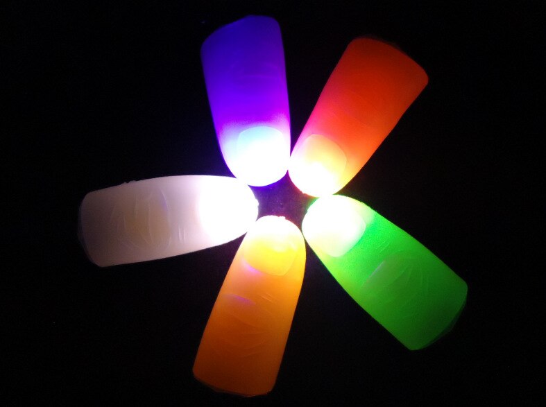 10 STUKS Magic Makers Licht Up Thumb lamp Tips LED truc flash vinger goochelaars prop Grappen Glow in de dark Speelgoed Voor Kids