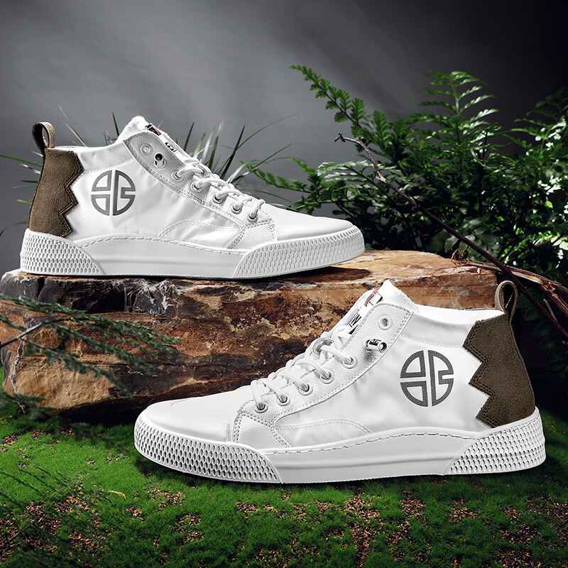 Sommar andas små vita skor herr high top board skor herr fashionabla och mångsidiga koreanska fritidsskor för män