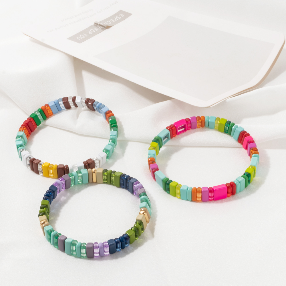 2022 Nuovo design Braccialetti Elastici Colorati per Le Donne Rianbow Acrilico Lucido Braccialetti Braccialetti di Metallo Della Boemia Perline Gioielli