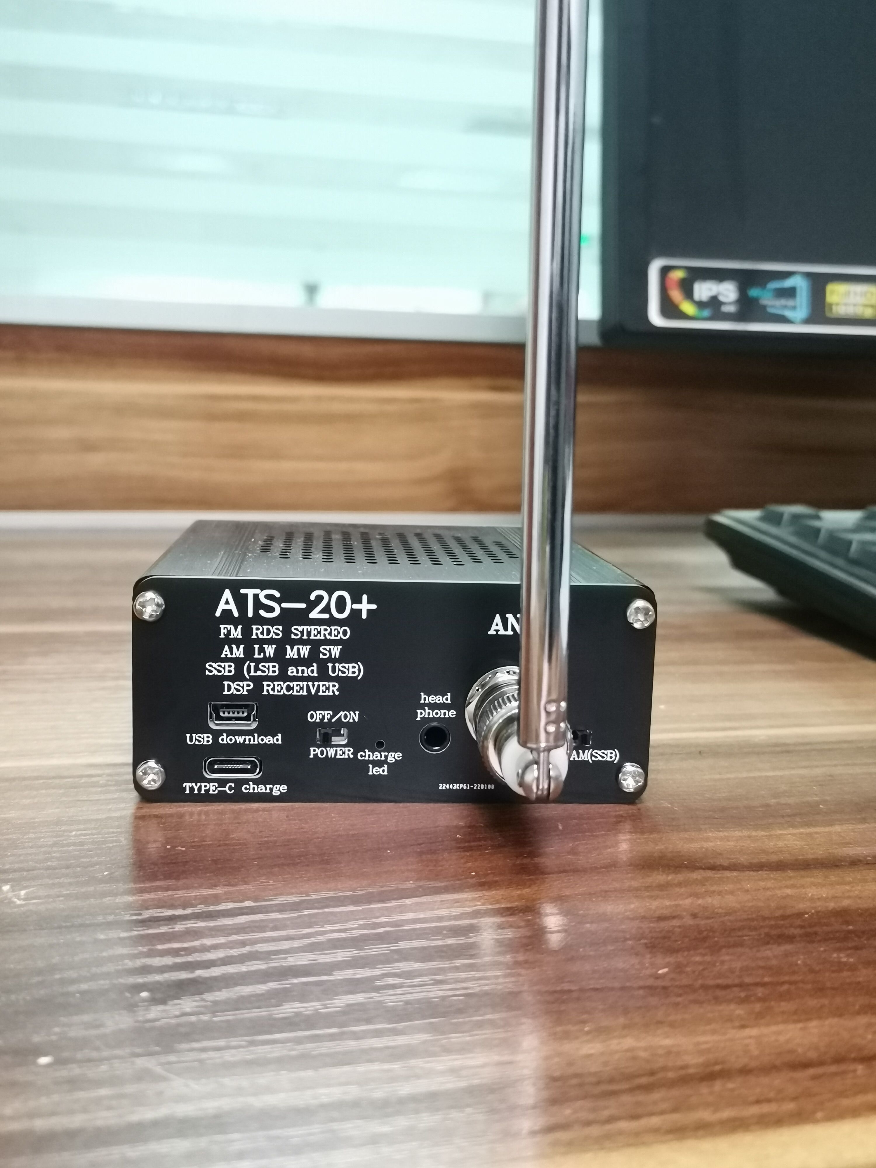 ATS-20+ Plus ATS20 V2 SI4732 Radio Receiver FM AM (MW &amp; SW) SSB (LSB &amp; USB) with battery + Antenna + Speaker + Case