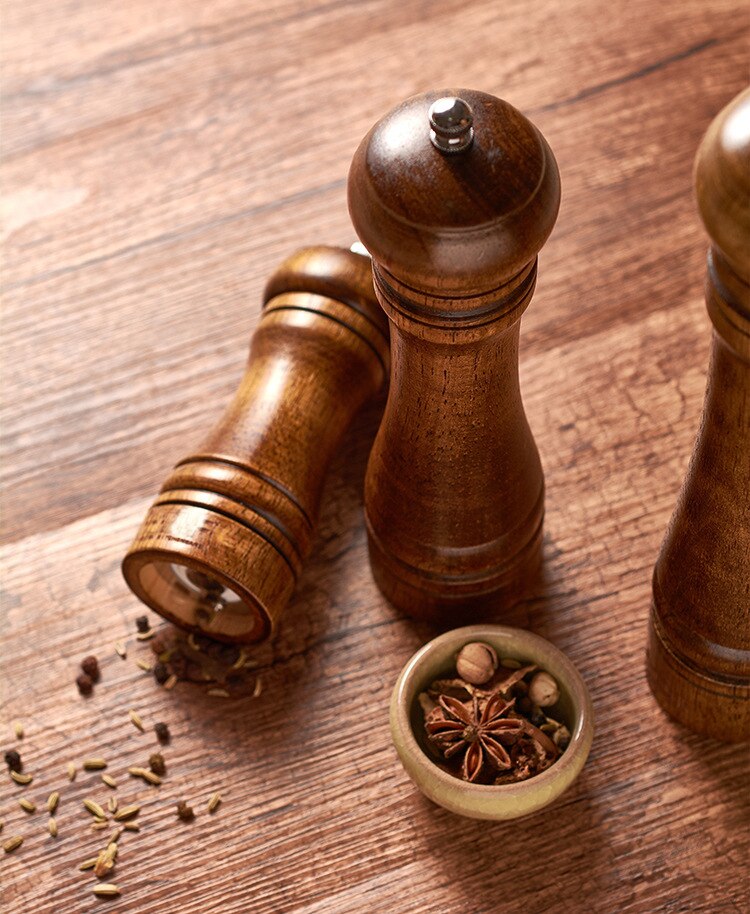 Oak pepper grinder, manual pepper grinder, kitchen tool multi-purpose cruet,