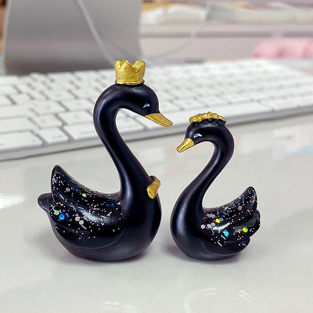 Nordisk stil harpiks svane statue kunstværk ornament figurer skulptur kage toppers til bryllup fest indretning bageartikler: Mini sort