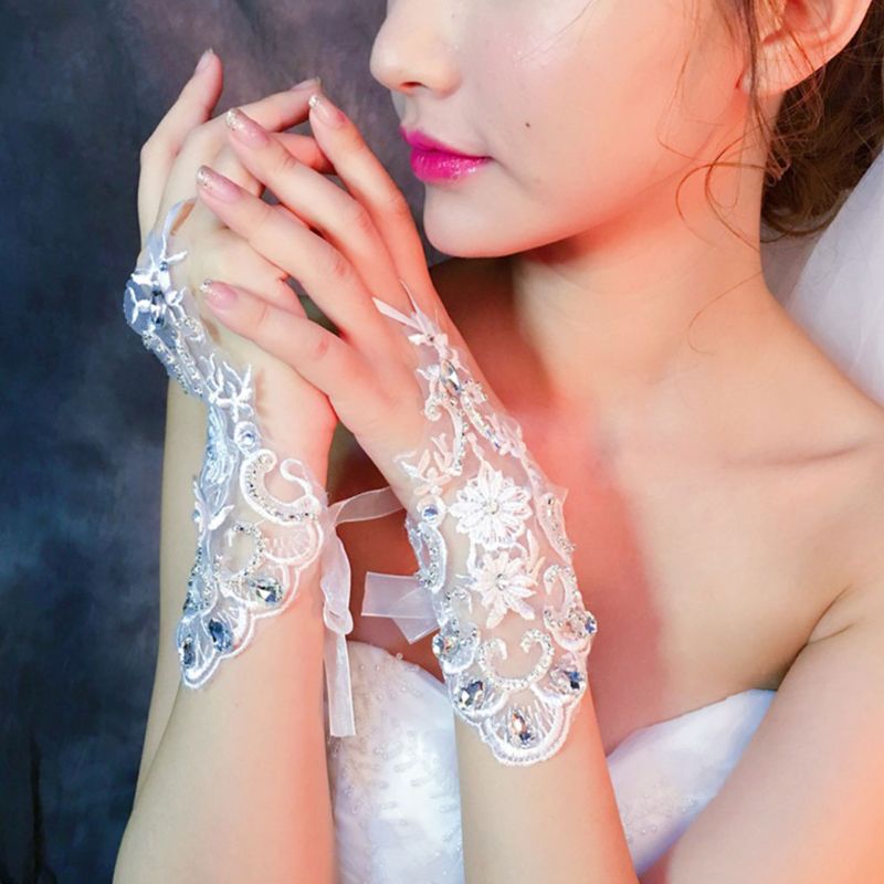 Guantes cortos de encaje de verano hechos a mano con diamantes de imitación mitones blancos accesorios de vestido de novia para las mujeres de la novia