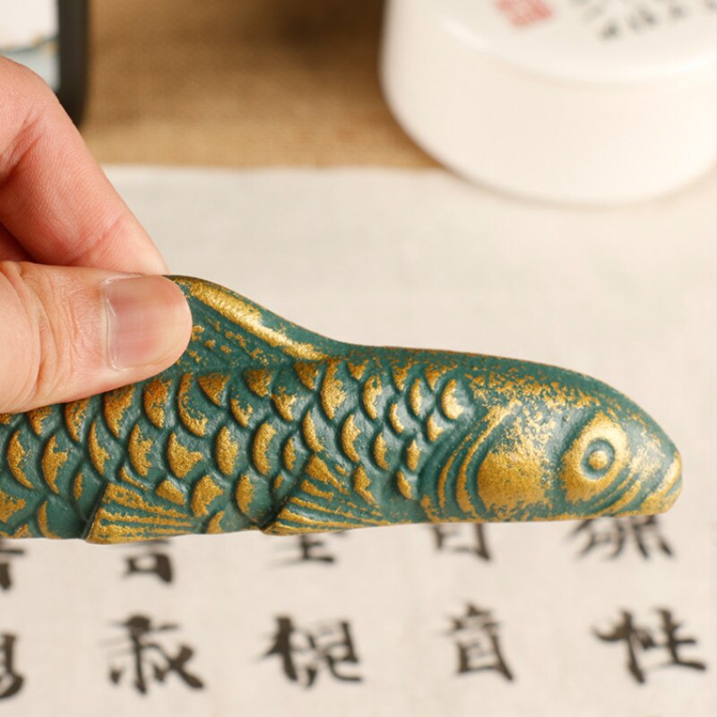 Mooie Paperweights Gietijzeren Brush Pen Rest Kleurrijke Metalen Papier Gewicht Chinese Kalligrafie Leuke Karper Paperweights