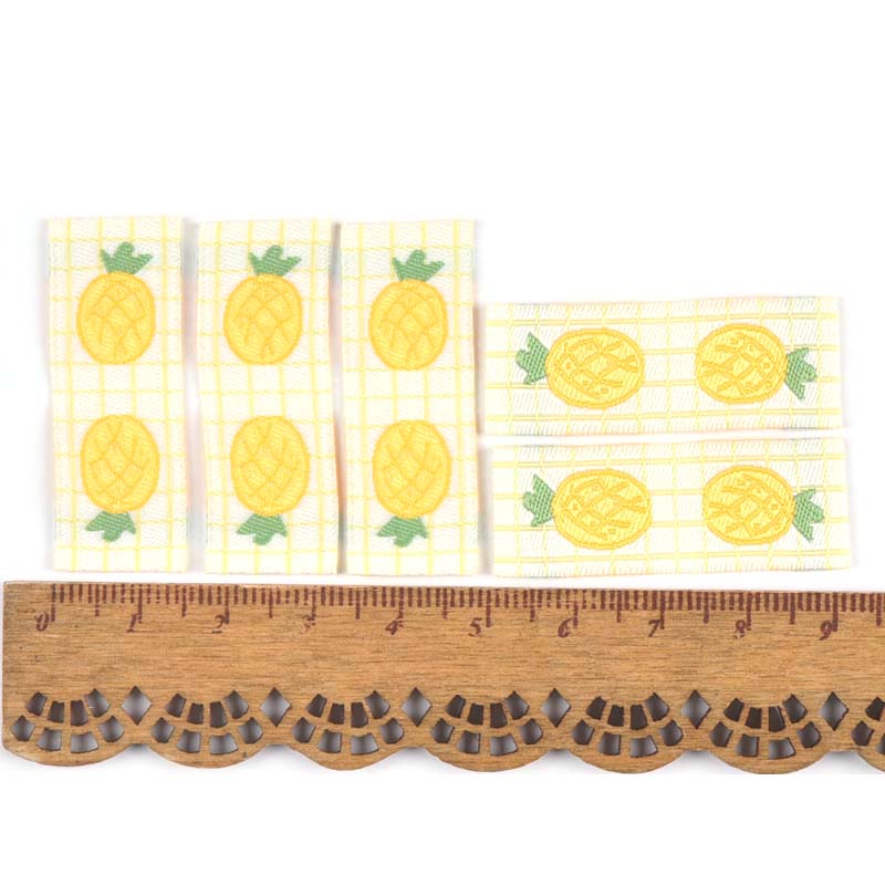 50 pz Carino ananas/Arancio Frutta Mista Etichette per Cucire Vestiti Borse FAI DA TE Ricami etichetta Indumento Accessori Fatti A Mano c2889