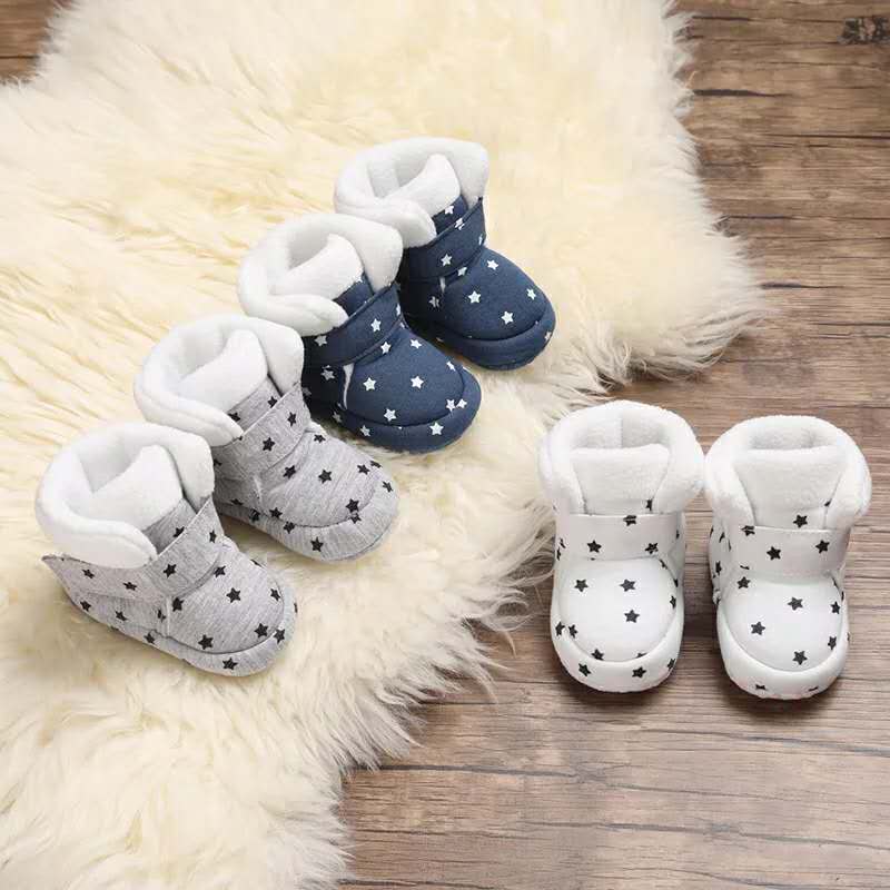 Botas cómodas de bebé de con estampado de estrellas, zapatos de niño para cuna, zapatos de niño para sus primeros pasos con fondos antideslizantes, botines de algodón de felpa de invierno para recién nacidos