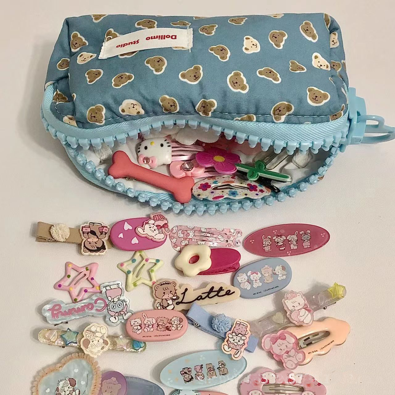 ISKYBOB-Bolsa de almacenamiento de cosméticos con oso de dibujos animados para mujer, organizador de maquillaje de invierno con cremallera grande, bolsa de papelería, estuche para lápices, 2025
