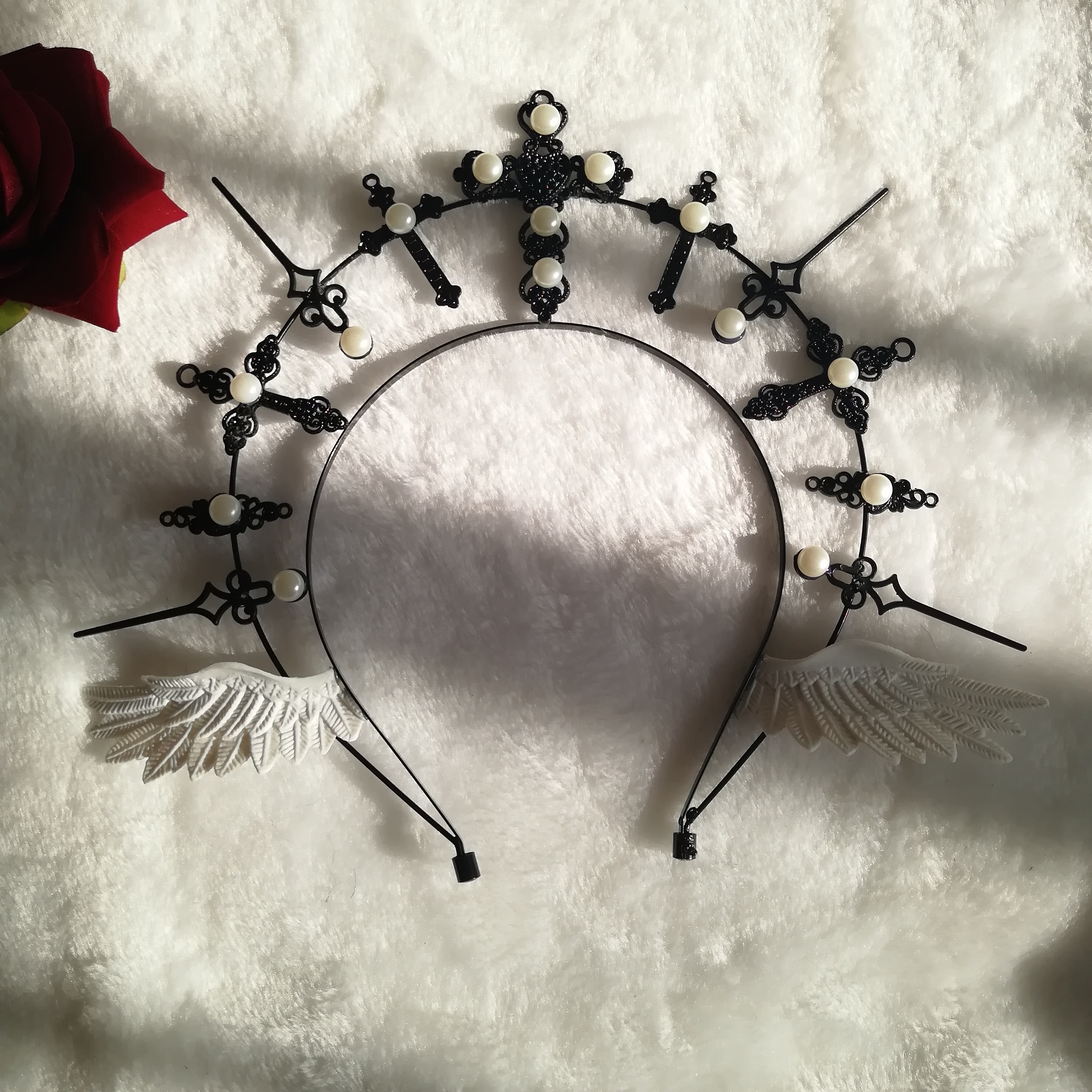 Lolita reine pape accessoires Notre Dame KC cheveux cerceau à la main coiffe ailes sombres perle croix cour couronne Halo ouverture Photo accessoires